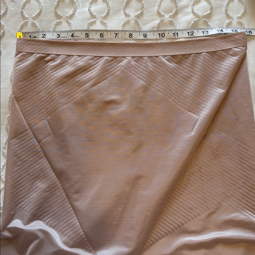 SPANXshape™‎ Invisible High-Waisted Mid-Thigh Short Champagne Beige size 2X - Picture 10 of 12
